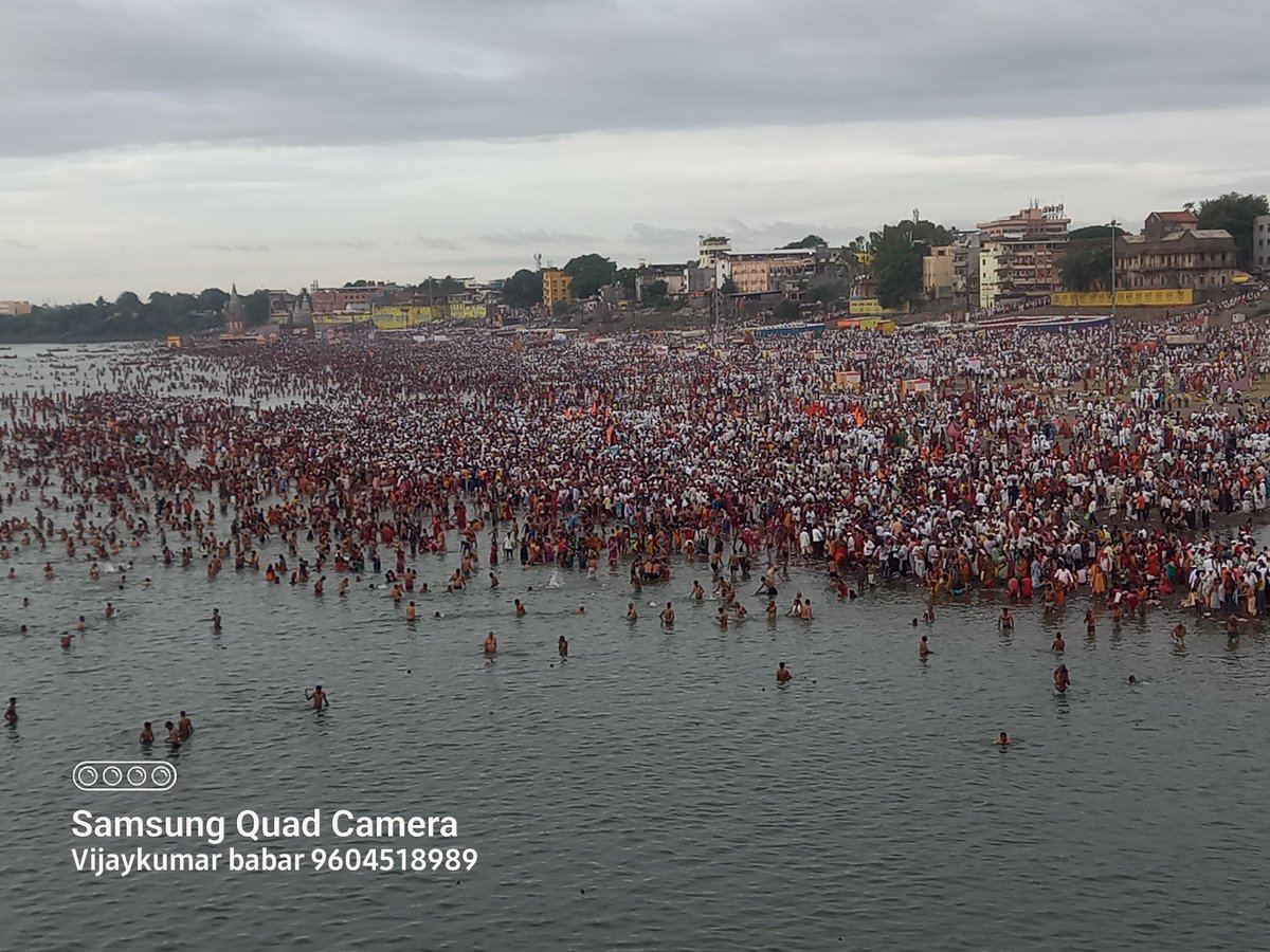 आषाढी साठी भाविकांनी गजबजलेली चंद्रभागा @SpSolapurRural @LiveSolapur