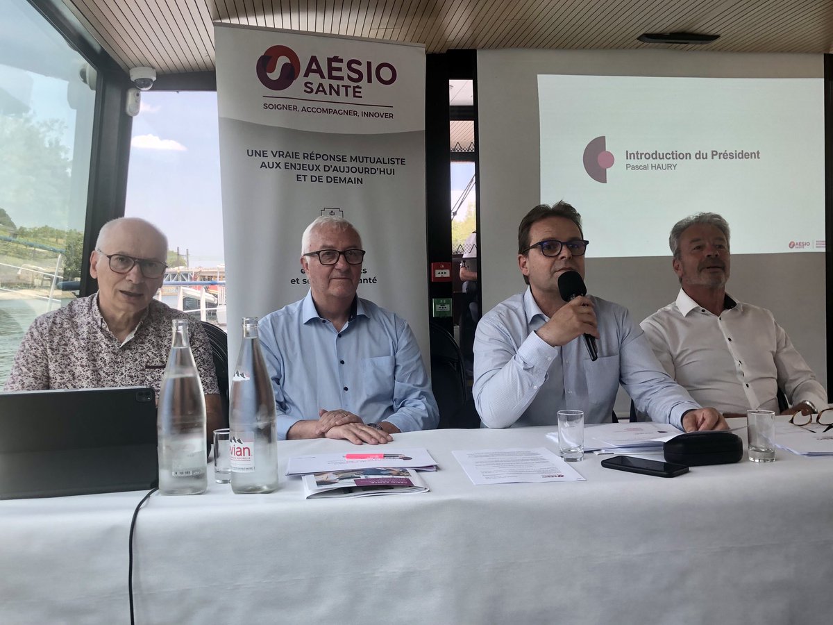 Ouverture de l AG 2023 d ⁦<a href="/AesioSante/">AÉSIO Santé</a>⁩ Les Présidents des 3 Unions ⁦<a href="/HauryPascal/">haury pascal</a>⁩ ⁦<a href="/JlPinede/">Pinede Jean Luc</a>⁩ ⁦<a href="/BoidinChristian/">Christian BOIDIN</a>⁩  et notre DG ⁦<a href="/remi_bouvier/">Rémi BOUVIER</a>⁩⁩ s apprêtent à prendre la parole