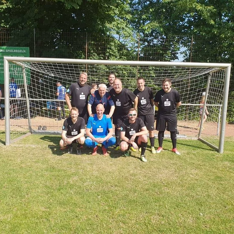 SKBochum11's tweet photo. Turnierbericht
Die Turnierwochen gingen großartig los. Bei unserem @SKB_SoliTurnier ist es uns gelungen den Vorjahressieger Vöde II im Finale im 9-Meter-Schießen zu besiegen. https://t.co/zdJfQBCLIK