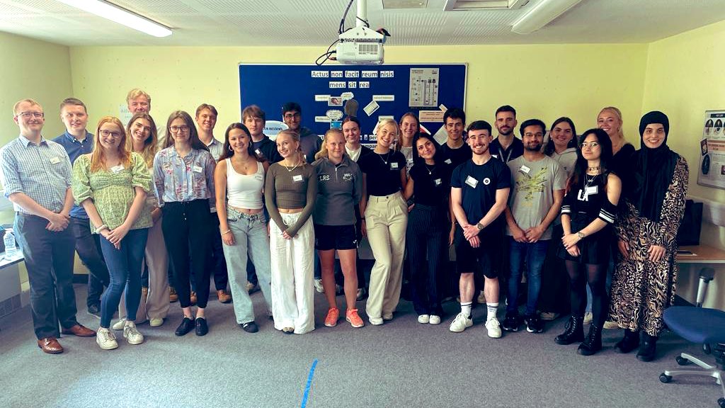 gabbot_news's tweet photo. Huge thank you to the GA Alumni for coming back today. Inspirational stuff #community https://t.co/ZVwcODhVhF