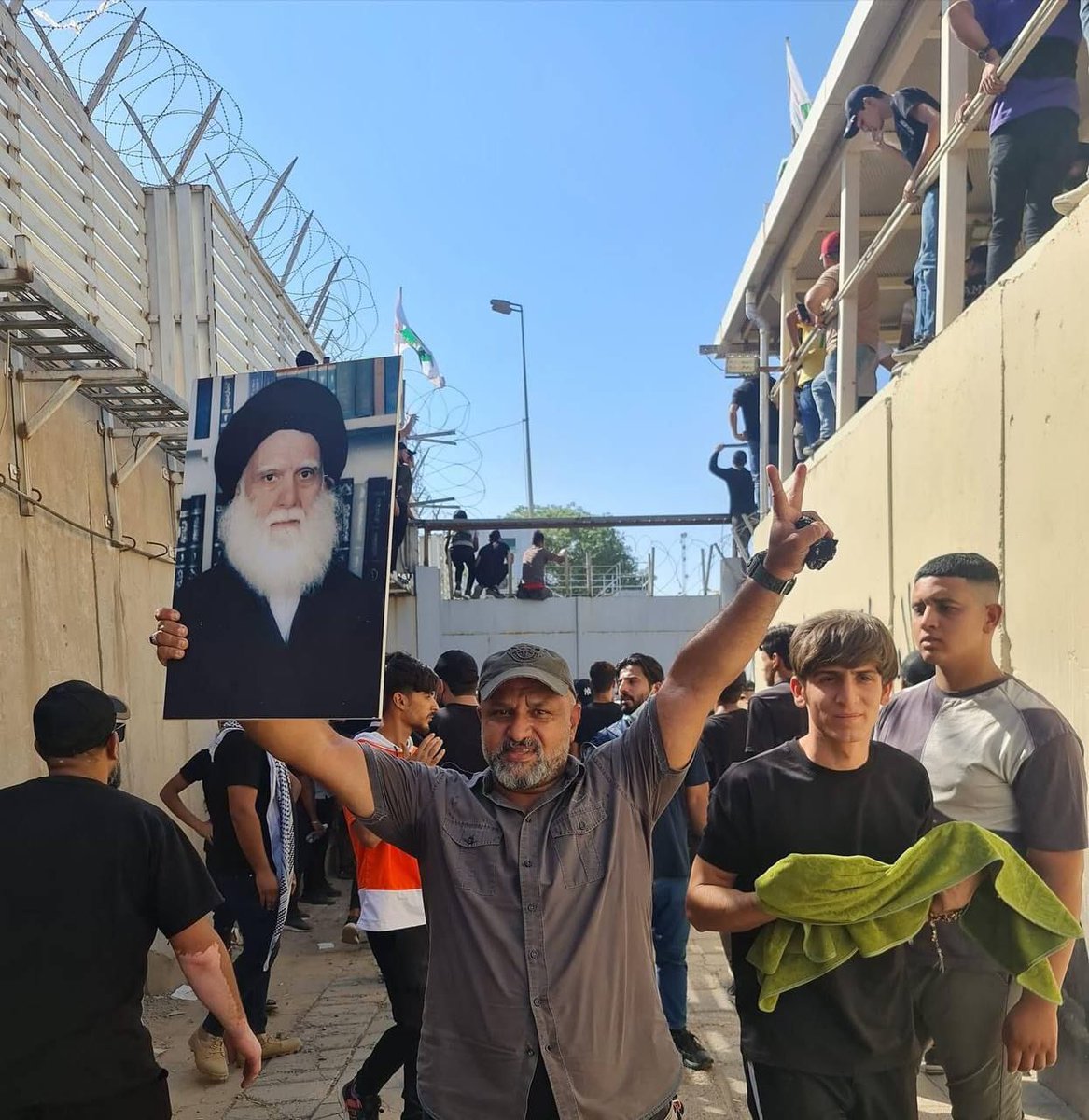 azzawi_sinan's tweet photo. تره هاي السفارة السويدية مو الامريكية لاتخافون من سفيرتها😉
فتكدرون تجون ويانا نصرة للدين والقرآن https://t.co/B8cs4h1f28