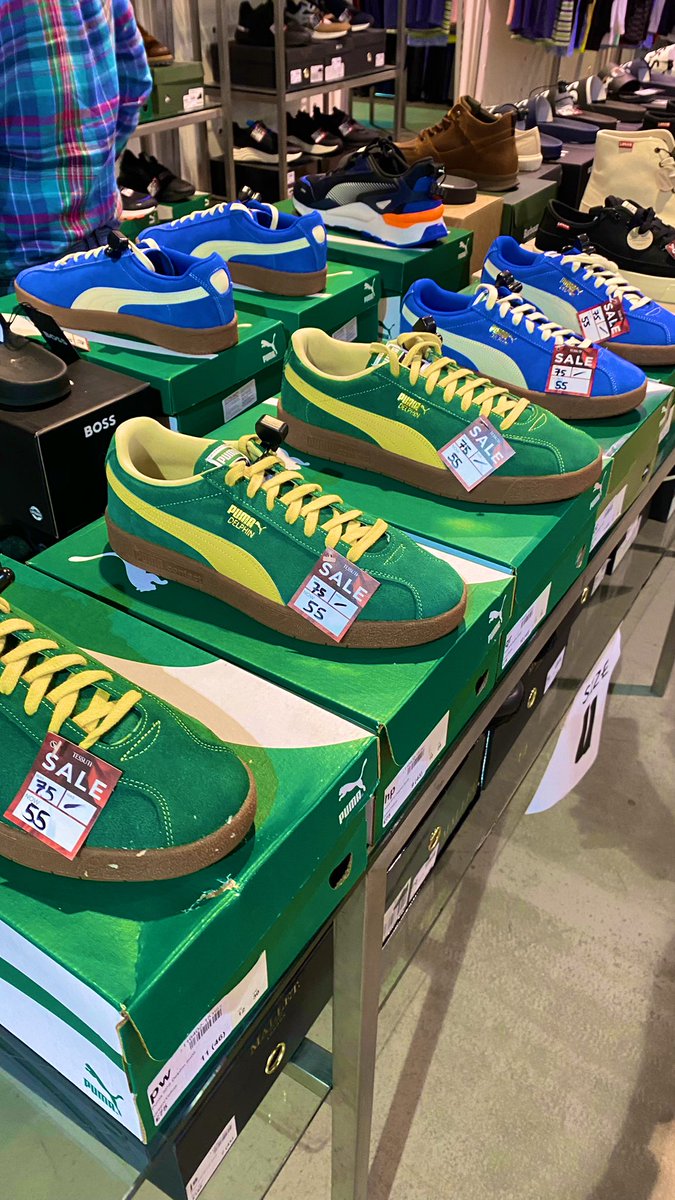 #GlazersOut trainers 😂😂