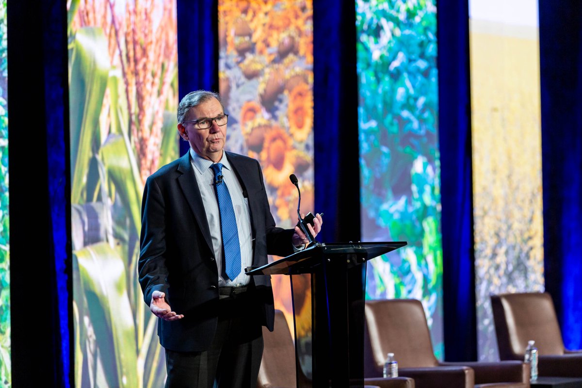 FMWFChamber's tweet image. On June 6, community members came together to hear from experts and policymakers as they unpacked and discussed the dynamic facets of the agricultural sector, including policies and pressing issues.🚜 🌽🌾

Watch the event recording at fmwfchamber.com/midwest-summits

#MidwestSummit