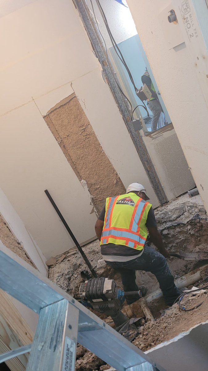 Trepic men at work 
#trepicconstruction #trepichouston #remodeler #expertbuilders