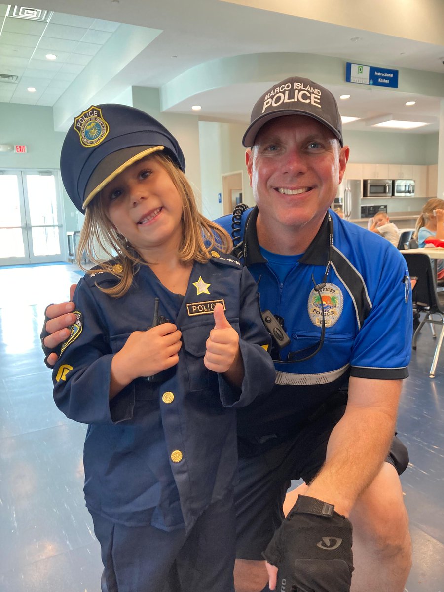 MarcoIslandPD's tweet photo. Officer George Guyer stopped by the @YMCAMarco during his daily community patrol just in time for costume day! 😎
#ymca #marcoislandymca #marcoisland #mipd #colliercounty #swfl #florida #bettertogether #police #community #communitypatrol #sro #schoolresourceofficer https://t.co/8V2h8WMCqO