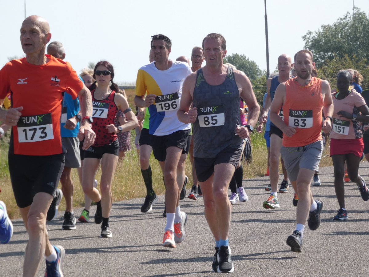 Zondag 2 juli wordt het 4e en laatste Rondje Schoolmeester georganiseerd.

Doe mee aan de 2,5 en 5 of 10 km. Zondag wordt het Schoolmeester loopklassementen beslist. Check onze site voor alle details: avzaanland.nl/index.php?page…