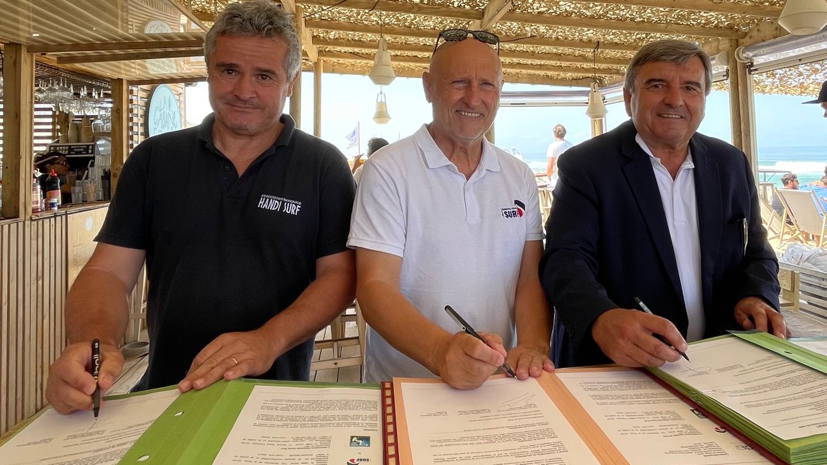 La FFSurf et son partenaire historique <a href="/AssoHandiSurf/">Handi Surf</a>  ont signé une convention tripartite avec Landes Attractivité, mercredi à Seignosse. L’objectif de cette action est d’offrir un territoire et des activités accessibles à tous. A lire ici 👉 bit.ly/3NVj6qp