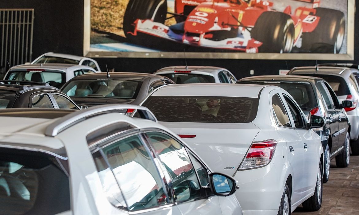 rodrigomb's tweet photo. O governo federal ampliou em mais R$ 300 milhões o crédito para a compra de carros de até R$ 120 mil. Com isso, já são R$ 800 milhões voltados aos automóveis https://t.co/wIBsSVMSWA