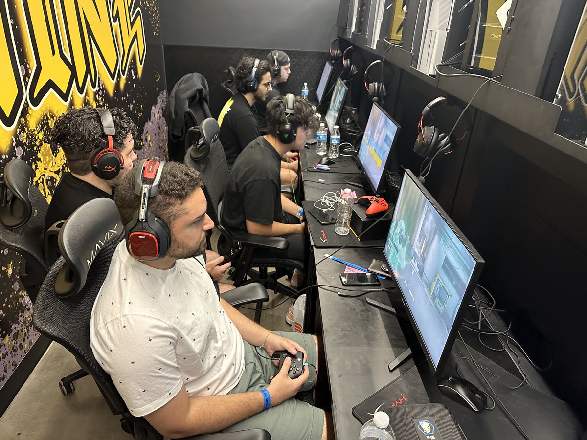 Status Quo (@teamstatusquo) on Twitter photo The sQuad getting those reps in before the big day tomorrow….things you love to see!!!
Big shoutout to Belong for providing a space for quality practice 💛❤️
-
Halo Team: <a href="/PiggyHCS/">ENVY Piggy</a> <a href="/DDiagram_/">Drew</a> <a href="/CherishedFPS/">Cherished</a> <a href="/KingJayJS/">Jay</a>
Coach: <a href="/NickLavid/">ENVY Thug Nasty</a>
—
#FPS #GAMING #XBOX #HALO #HALOINFINITE The sQuad getting those reps in before the big day tomorrow….things you love to see!!!
Big shoutout to Belong for providing a space for quality practice 💛❤️
-
Halo Team: <a href="/PiggyHCS/">ENVY Piggy</a> <a href="/DDiagram_/">Drew</a> <a href="/CherishedFPS/">Cherished</a> <a href="/KingJayJS/">Jay</a>
Coach: <a href="/NickLavid/">ENVY Thug Nasty</a>
—
#FPS #GAMING #XBOX #HALO #HALOINFINITE