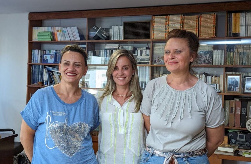 Hoxe estiven xunto a <a href="/m_barbero/">Verónica M. Barbero</a> falando da situación das traballadoras do SAF con Marisol Gómez de <a href="/SAFGalicia/">PlataformaSAFGalicia</a>.

Cómpre que as distintas administracións deseñen e apliquen políticas en prol dos dereitos laborais dunhas mulleres que realizan unha labor esencial para a sociedade.