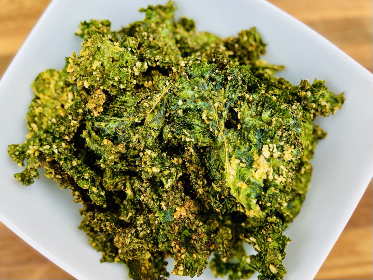IBSGameChanger's tweet photo. Delicious #crispy Cheesy #keto #kale Chips
Make it: https://t.co/An97Qwy1SC
Pin it: https://t.co/1xIz8y2lVO
#ibsgamechanger #lowfodmapdiet #fodmapfriendly #glutenfree #glutenfreerecipes #lowstarch #lownetstarch #lownetcarb #lowcarb #lactosefree #vegetarian #vegan https://t.co/OuPpSx9EO4