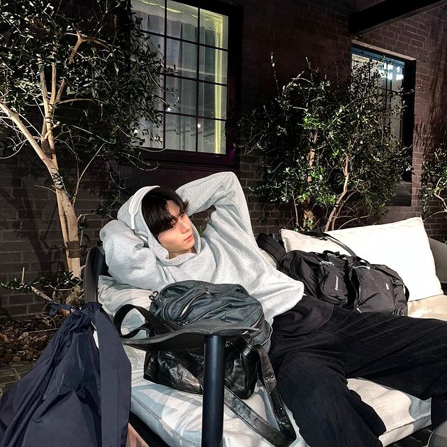 Fzz15b2X0AAMDEE?format=jpg&name=small