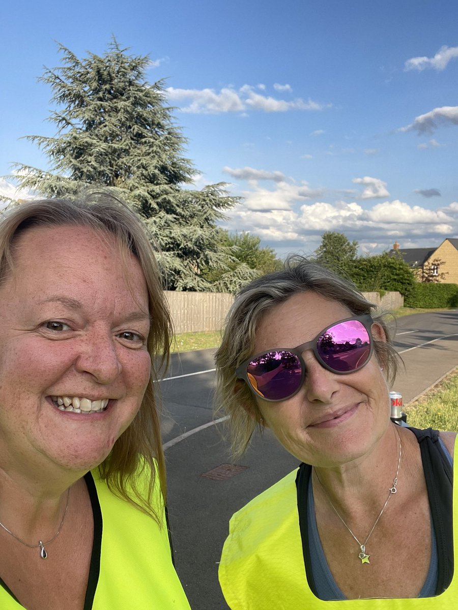 Alchester5k's tweet photo. Alchester marshals ready for duty… what a great evening for a race! Combe 1 mota-vation @Alchesterunclub @oxonraces https://t.co/JXKoTf9OS8