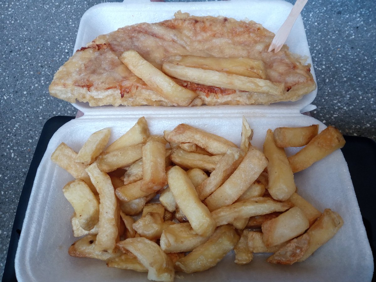 IainBethune's tweet photo. Arrived in Milngavie! Well fuelled up, found the start of the WHW (not hard to be fair), soon time to go and get registered. Setting off at 9pm ๐ See you again in Inverness ๐คฏ #BWOG https://t.co/RNUgNzFs5Q https://t.co/OgnlrgzUW2