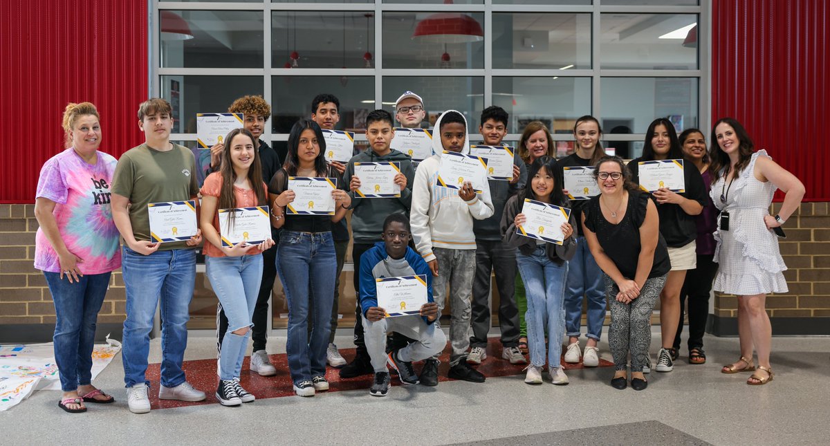 Our ESL students are having a great experience during their The ESL Summer Program! 🇺🇦 🇨🇮 🇲🇽 🇭🇳 🇬🇹 🇯🇵 🇵🇪
Each student presented a Capstone project with the vision:
🌟Helping students feel empowered and confident 
🌱 Grow socially
💭 Explore choices in life
🎉 Have fun