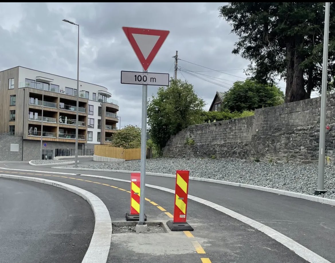 Dette er planlagt og bygd av de samme folkene som vil bruke milliarder på å bygge en bro over til Stord. <a href="/VegvesenVest/">Statens vegvesen vest</a> <a href="/Presserom/">Statens vegvesen</a>