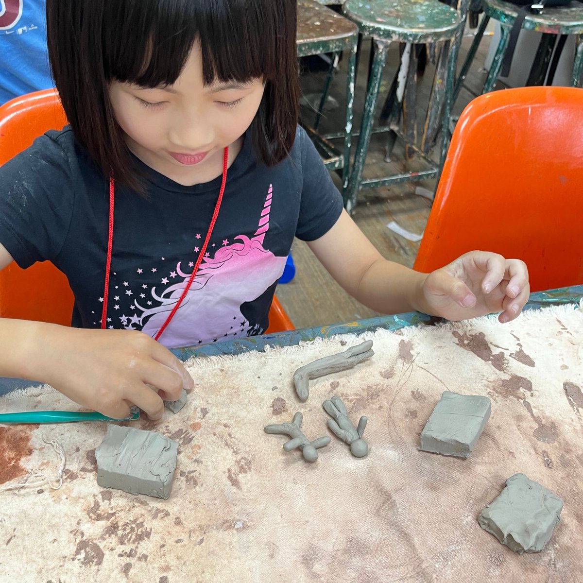 Highlights from week 2 of summer camp! Enroll your young artist in a session for next week's camp including Sculpture, Art & Activism, Mural Masterpiece and more! fleisher.org/take-a-class/s… Fleisher will be closed on Tuesday, July 4. Rates are prorated to reflect the 4-day week.