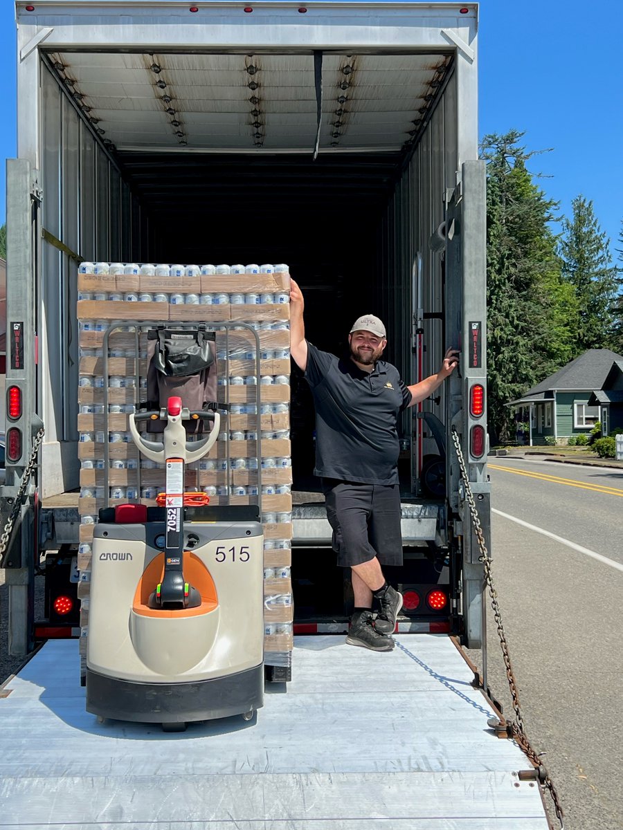 KingBeverage's tweet photo. At King Beverage, we are committed to supporting the communities we serve.  That's why we're partnering with @AnheuserBusch and @NVFC to deliver over 2,352 cans of water to our local heroes at Lewis County Fire District #4 in Morton, WA. https://t.co/Vcfv0k5tpI