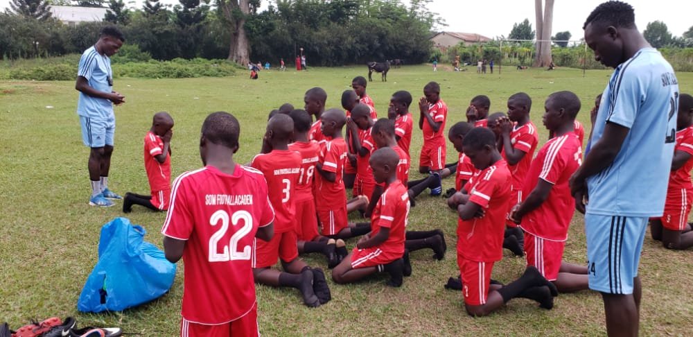 SamuelS09957210's tweet photo. Thank my community people for the support en love en we promise you  to work hard to fullfil the dreams we have 
WeareSOMsoccerproject
Together we can do this 
More help on 0782693646 https://t.co/FQujvNvpDf