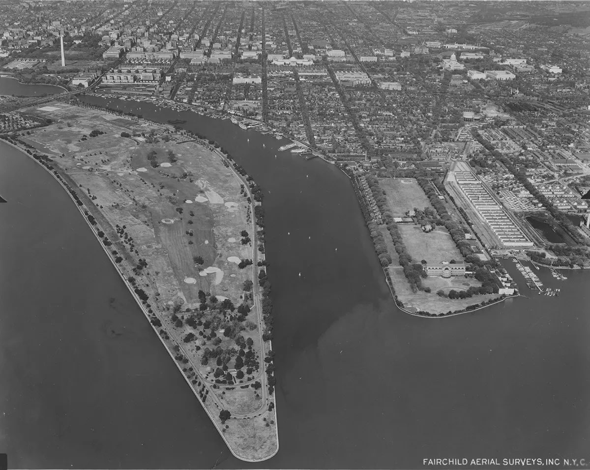 SGWEngineers's tweet photo. June 29, 1941, 3 black golfers protested segregated facilities by playing golf at “whites only” East Potomac Park. Park police prevented violence keeping white bystanders away. The Park Service ended the official policy of segregation soon after. #Diversity #DEI #inclusion #USGA https://t.co/scy17iUfon