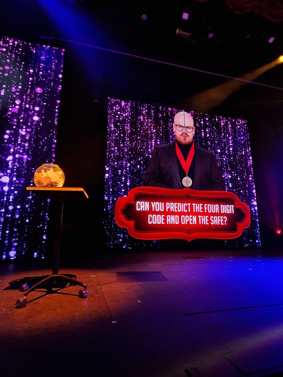 Had the absolute PLEASURE of seeing <a href="/JayOlpin/">Jay Olpin</a> &amp; @KillianMacardle absolutely SMASH IT in <a href="/themindmangler/">Mind Mangler</a> on #ResilientLady 

Hilarious &amp; brilliant 🙌