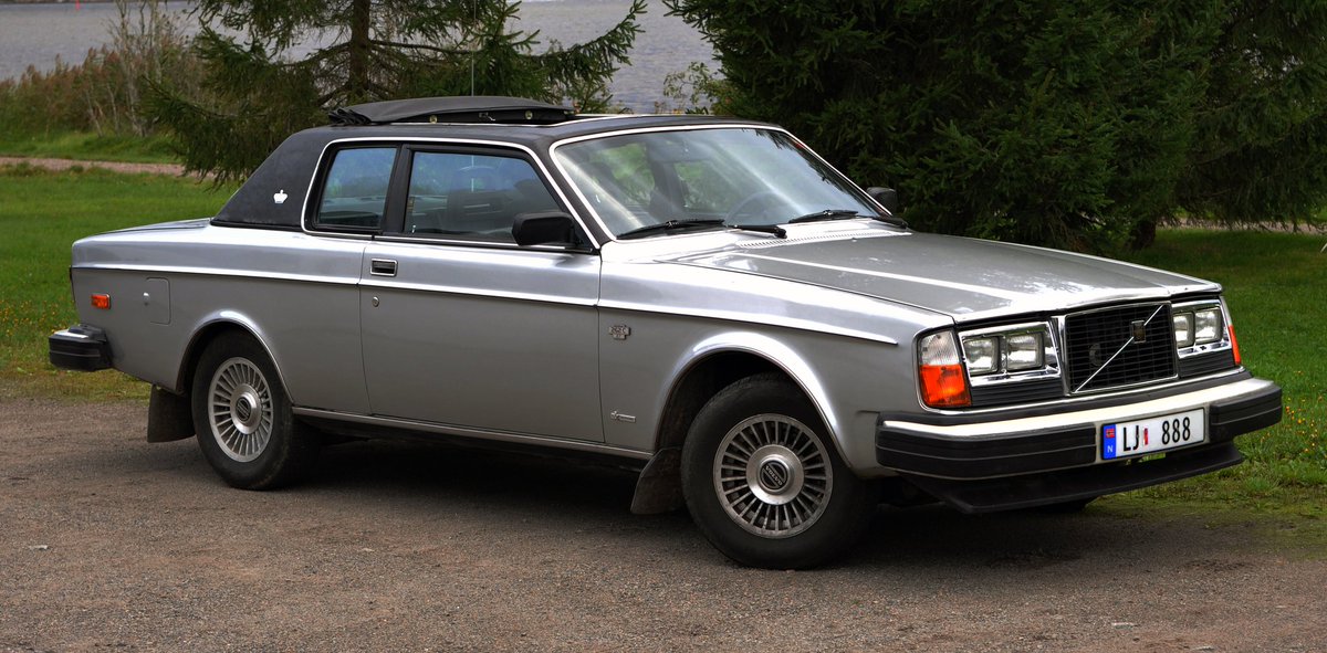Studio2_yt's tweet photo. It's a bold move by @rollsroycecars to release a Volvo 262C Bertone in 2023. https://t.co/r55bDAVoGf
