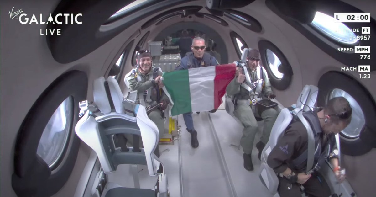 ItalianAirForce's tweet photo. Conclusa con successo #Virtute1, 1° volo suborbitale dell'#AeronauticaMilitare per la ricerca scientifica e sperimentazione delle conseguenze della microgravità sul corpo umano.
L’equipaggio ha condotto esperimenti di medicina, materiali avanzati, fisica dei fluidi e fisiologia https://t.co/sOcGr4tlTV