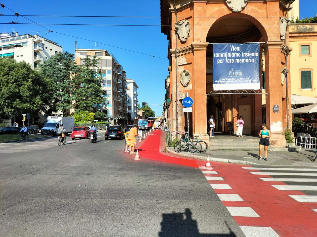 EfestaAps's tweet photo. #ViaSaragozza avrà una #ciclabile #rossa!
In questo modo il percorso per le #bici sarà più riconoscibile e non ci potranno più essere scuse la sosta abusiva.
Chiediamo che anche le altre ciclabili lungo gli assi primari della città seguano questa colorazione! https://t.co/urbk60Of84