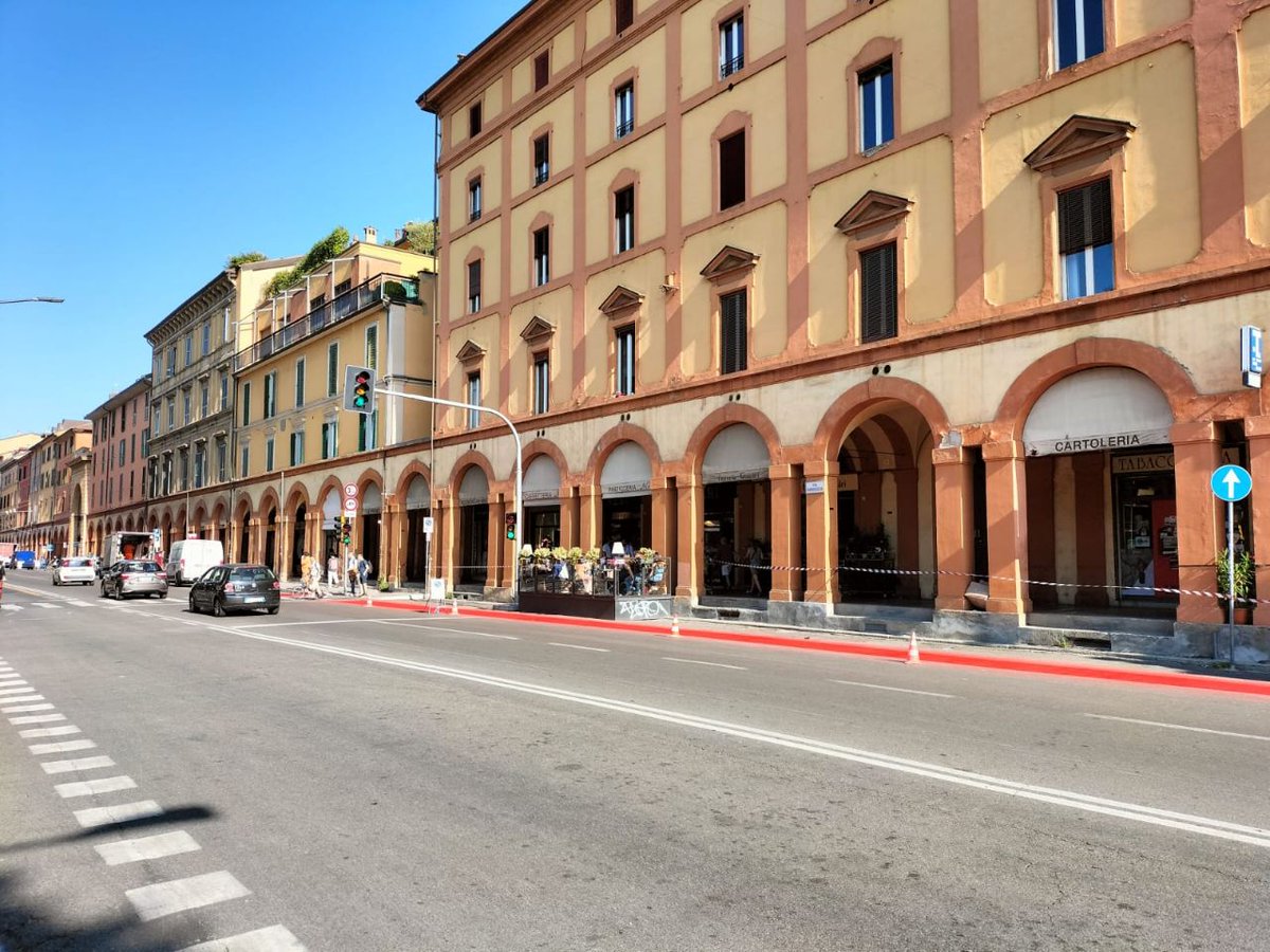 EfestaAps's tweet photo. #ViaSaragozza avrà una #ciclabile #rossa!
In questo modo il percorso per le #bici sarà più riconoscibile e non ci potranno più essere scuse la sosta abusiva.
Chiediamo che anche le altre ciclabili lungo gli assi primari della città seguano questa colorazione! https://t.co/urbk60Of84