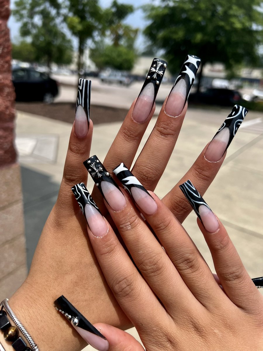 What she asked for vs What she got 🖤 #raleighnailtech #raleighnc #nailart