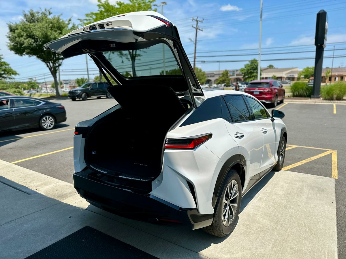 In need of a vehicle that can haul it all without sacrificing on comfort? Pohanka Automotive has some amazing options just for you!   #ilovepohanka #pohankaautomotive #pohanka #pohankalexus #lexus #luxurycars #suv #suvs #jdm #jdmgram #jdmculture #jdmdaily #carcommunity #dmvcars