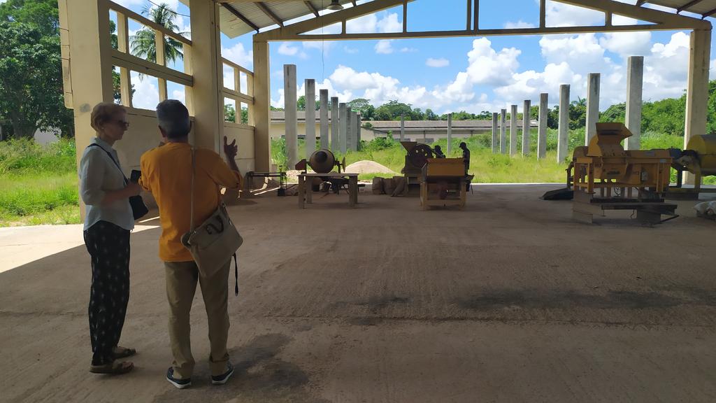 Yolig94's tweet photo. Recibimos a la empresa británica Caribbean Research and Innovation Collaboration for Knowledge Exchange and Transfer (CRICKET CIC) hoy en el CIDEM.
Conocieron sobre las investigaciones, el desarrollo y la escala de productos. Además visitaron la Planta Experimental de #LC3 https://t.co/M7ss7cXL4g