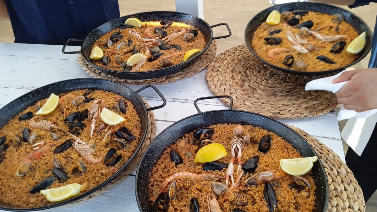 MartaCrespoHEM's tweet photo. Today at the translational section of @Hemato_Vhebron we celebrated summer at the gorgeous beach of Garraf. We all survived two hours paddling and then enjoyed tasty paella @VHIO https://t.co/XyDfKpnSS0