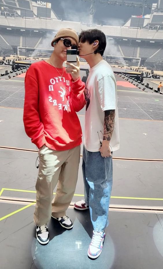 HOPEPlCS's tweet photo. hopekook 💜🥹 https://t.co/KPVKdUeDqR