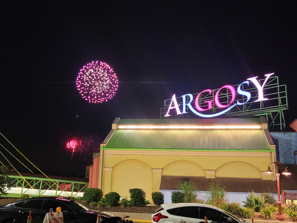 argosyalton's tweet image. Come out and watch the best firework show with us right here at Argosy Casino Alton! 🎆 On Monday, July 3rd at 9pm. 

Here is a recap from last year. You don't want to miss it! 🤩 #FireworkShow #Alton