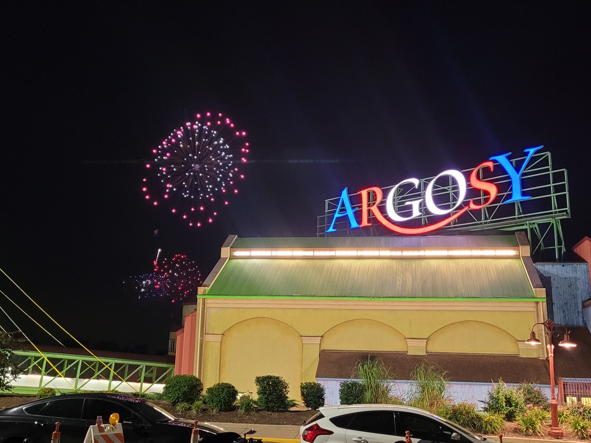 argosyalton's tweet image. Come out and watch the best firework show with us right here at Argosy Casino Alton! 🎆 On Monday, July 3rd at 9pm. 

Here is a recap from last year. You don't want to miss it! 🤩 #FireworkShow #Alton