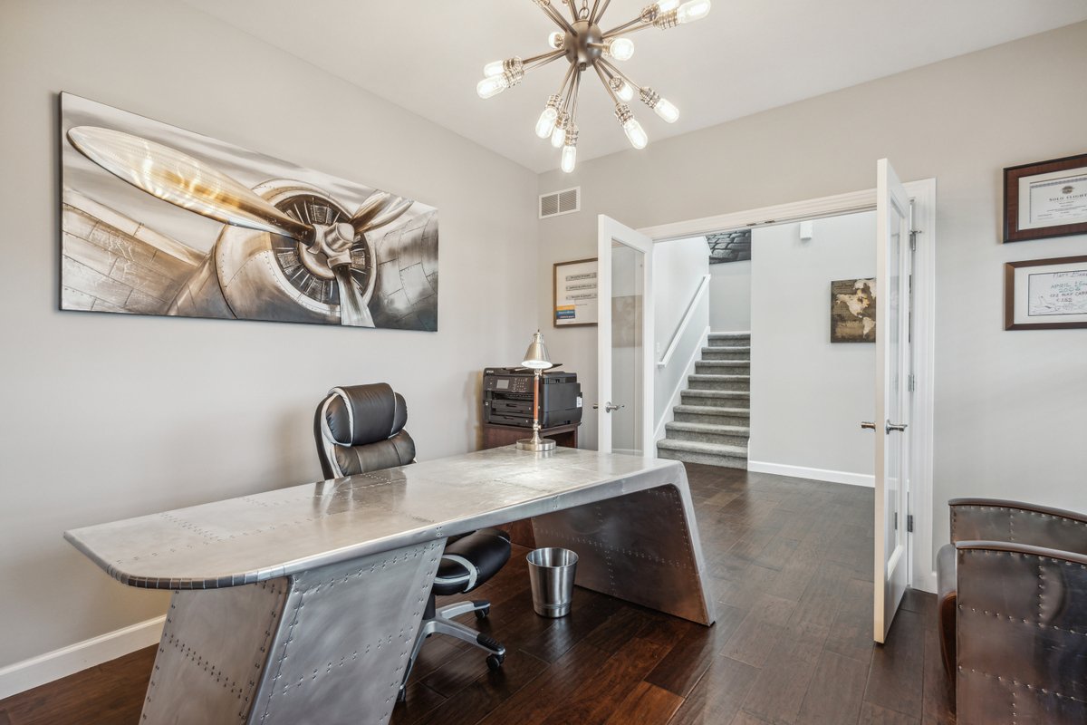 timburkey's tweet image. JUST LISTED by Angeline Williams
13900 Old Colony Drive, Granger
Offered at $489,000 | 4 Beds | 2½ Baths | 2,584 ft²

Welcome to this beautiful two-story home in Granger’s popular Bridlewood. Built in 2017 by Devine Homes by Miller, enjoy the convenience and amenities of a newer…