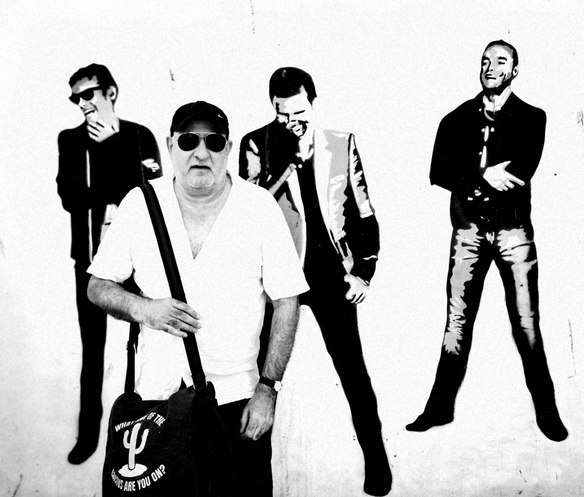 BluesmanMikeF's tweet image. From shoot in land of the best of British Rock, shot with @Muse background. Fans of the band may wanna stick around for #SongsForBedtime later. (pic by Frosty Jack)