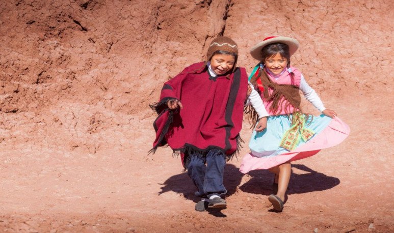 genetistahumana's tweet image. Para terminar de destruirte el día los ●pas del jardín le clavaron un #carnavalito a los #pibes. Milagro Sala y algún otro oscuro no encontraron? Cutres. 🤬🤬🤬🖤🖤🖤