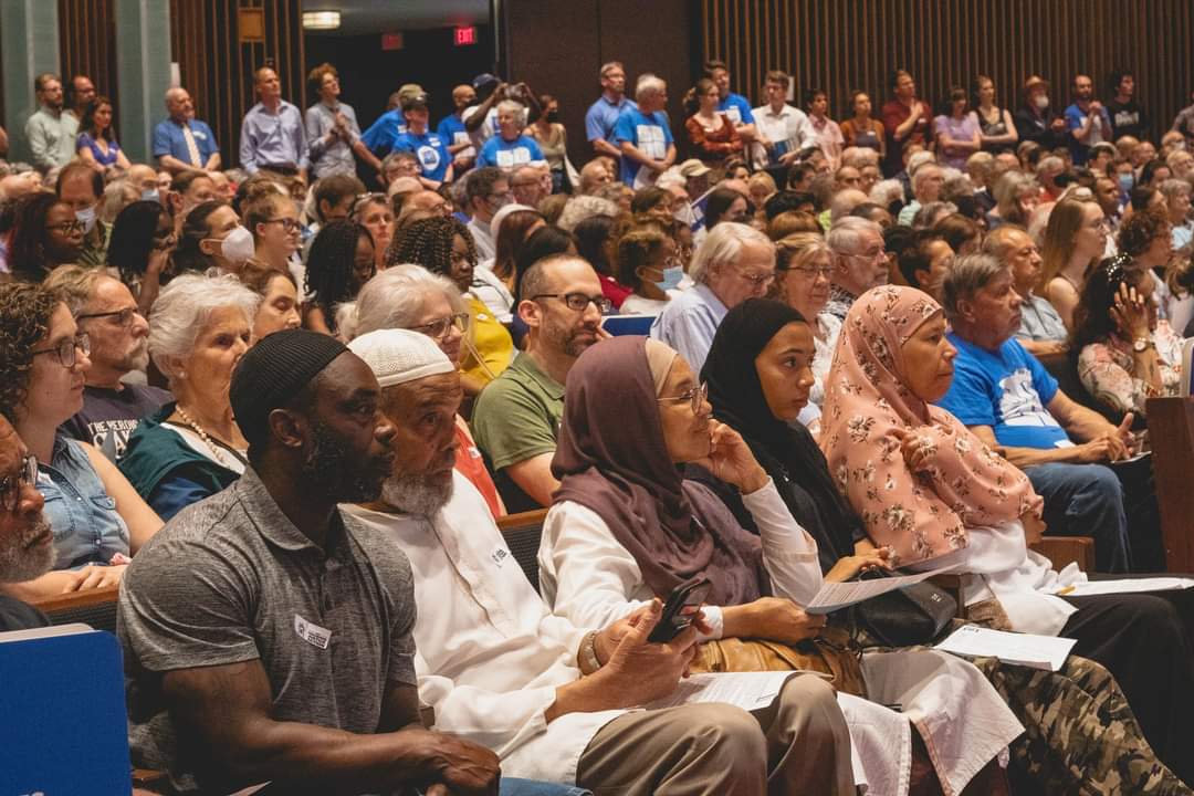 GBinterfaith's tweet photo. We're still catching our breath from turning out over 1,400 people Monday night, all in the name of housing justice. Thank you to everyone who helped make this happen 🙏 more photos and videos to come! #mapoli https://t.co/MbTQR8rHTg