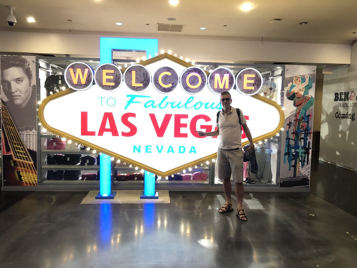 pisingos's tweet photo. Vegas #5 :On focus les papy’s event cette année. 257/8180 sur le senior WSOP et 468/3121 sur le super senior. Ça en fait du monde ! Busto sur le senior et le daily du venetian, busto sur le main de l’Orleans, busto du 600 WSOP et aujourd’hui on tente le senior du Golden. Vamos !! https://t.co/hRQ75P3jbn