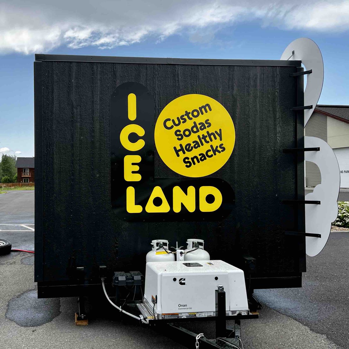 gravity_graphic's tweet image. Talk about a unique food trailer! ☀️

We had the opportunity to design and install this exciting trailer wrap. This is just one great example of visionary ideas 💡 coming to life!

#trailerwrap #wrapped #signs #idahosigns #victor #driggs #gravitygraphics #tetonvalley #jacksonhole