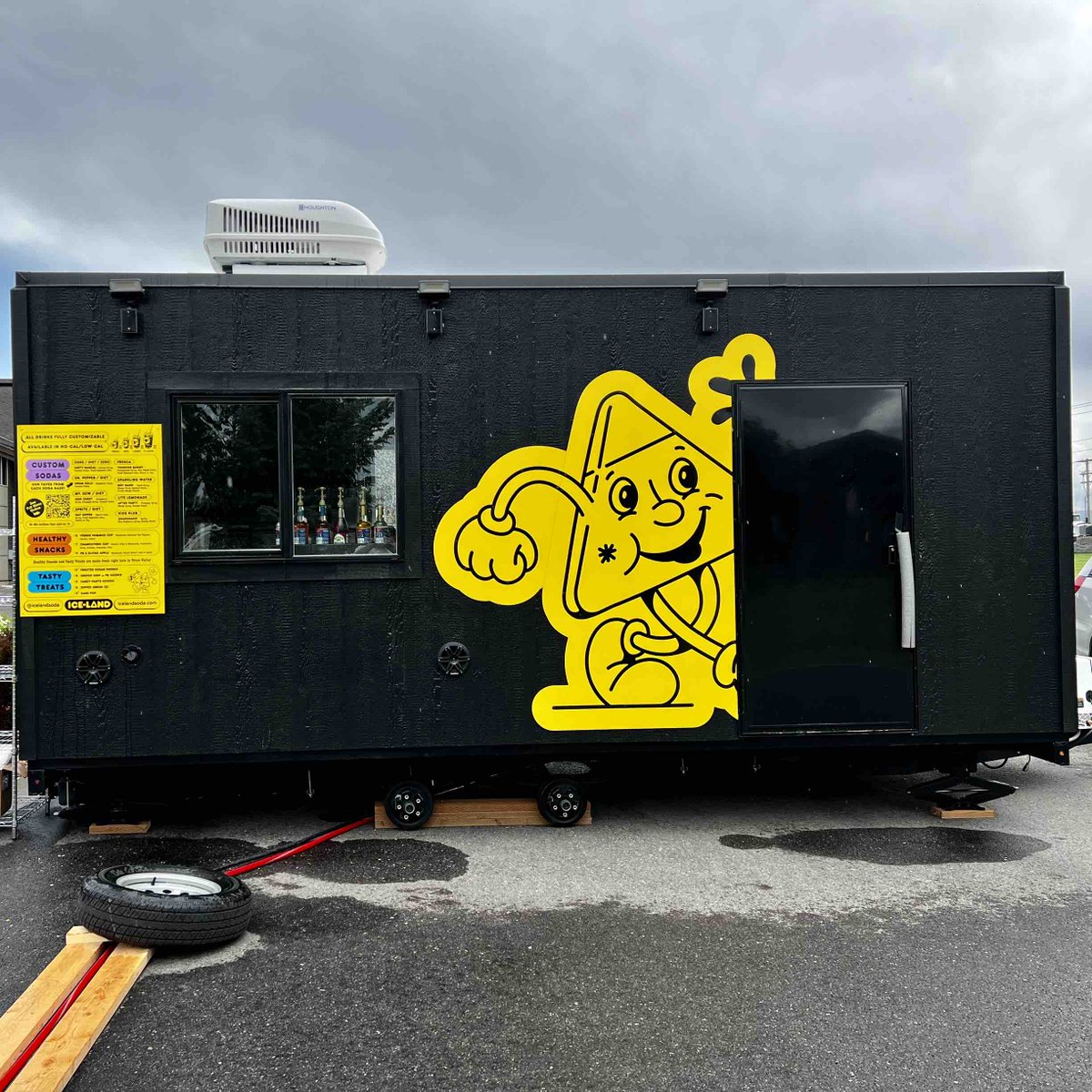 gravity_graphic's tweet image. Talk about a unique food trailer! ☀️

We had the opportunity to design and install this exciting trailer wrap. This is just one great example of visionary ideas 💡 coming to life!

#trailerwrap #wrapped #signs #idahosigns #victor #driggs #gravitygraphics #tetonvalley #jacksonhole