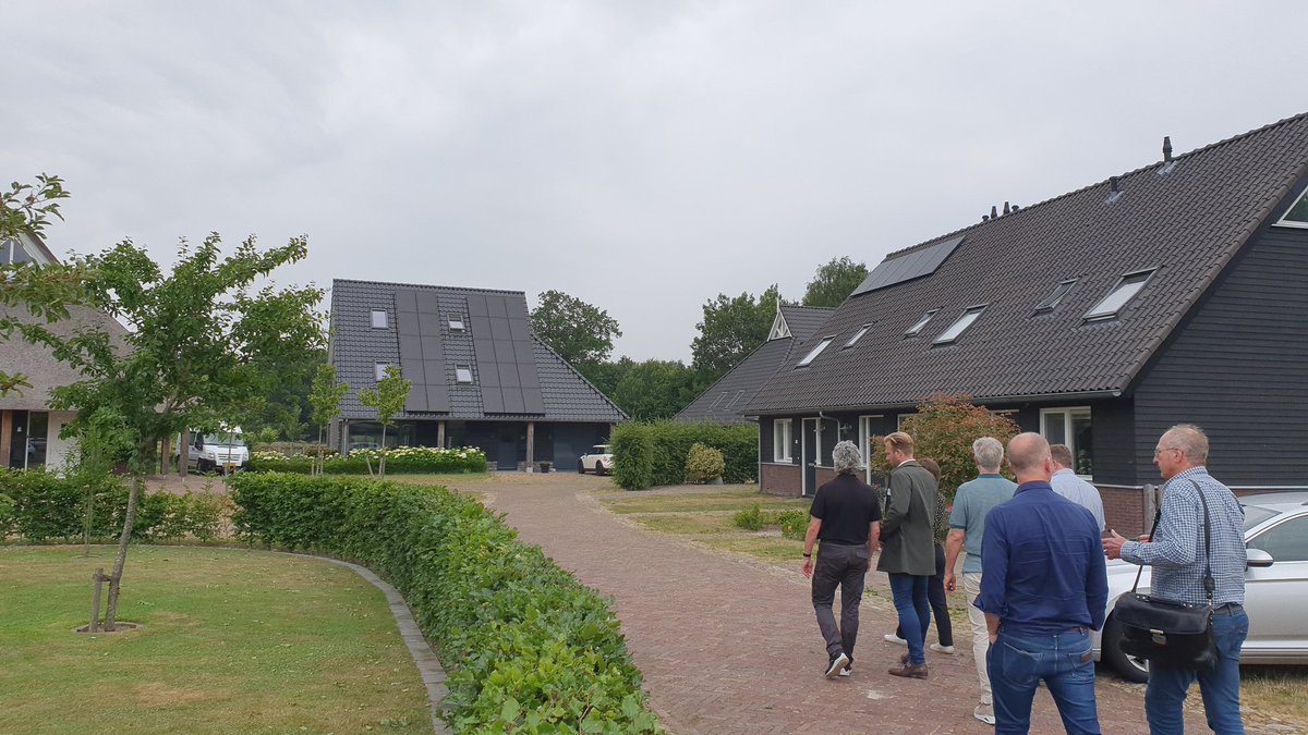 HansHaze1's tweet photo. Bouwen in stedelijk gebied, maar vooral in de ruimte. Kijken naar kansen  voor de @GemWkwartier uiteraard met oog voor landschappelijke inpassing en kwaliteit. Ook een mooi bijpraatmoment met de collega's van @Noordenveld. Het was weer een inspirerende excursie #libau. https://t.co/XcfuAVcbvw