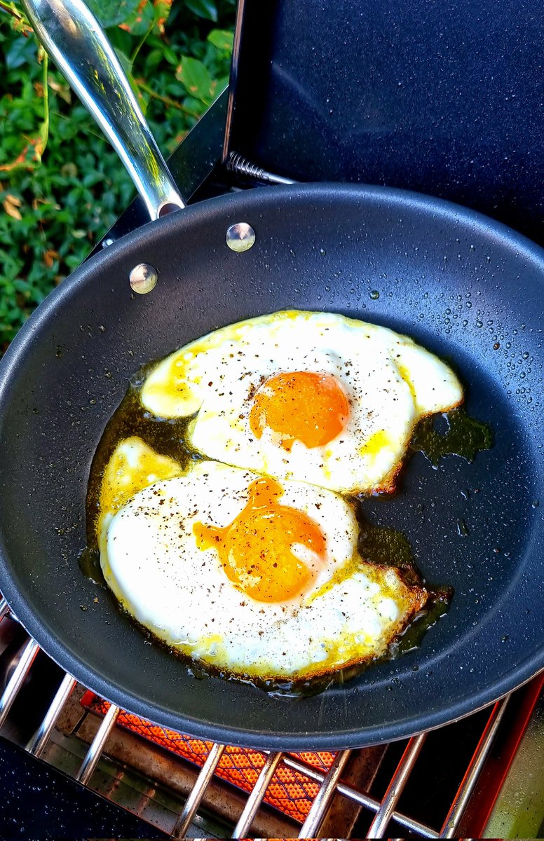 herzenskueche's tweet image. #Spiegelei #sizzlezone #Grill #Outdoor knallhartes #outdoorgrillen #extremgrilling #Food #foodie #foodblogger #yummy #ei