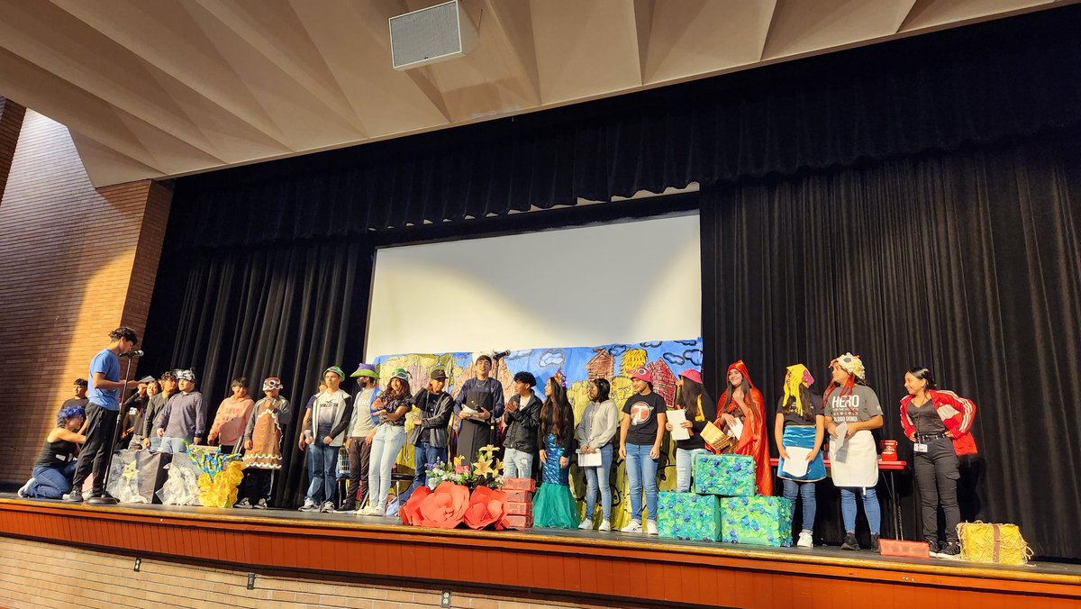 EvaHall53887957's tweet photo. Summer Camp 2023 is just on 🔥! High school students performed for our primary students. @Hinojosa_AISD/ @Keeble_AISD #summerrush #aldinesummercamp @brainardjill @JulieSustaita2 @kojessie @AldineRUSH https://t.co/7AUzqp99cM