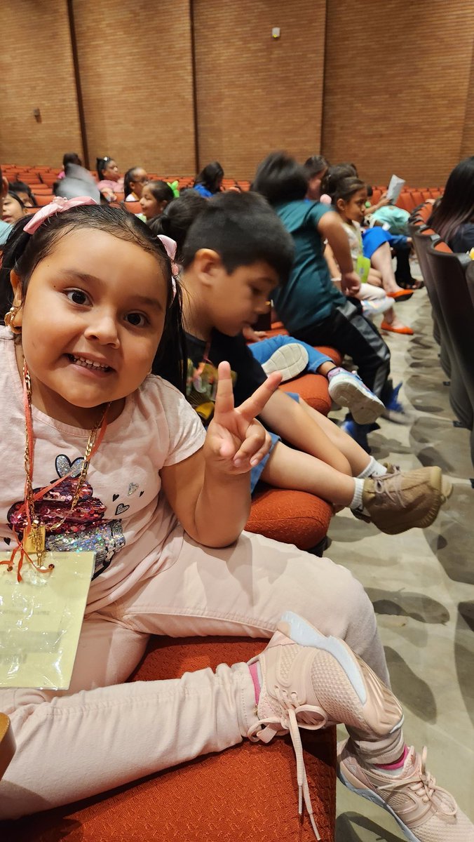 EvaHall53887957's tweet photo. Summer Camp 2023 is just on 🔥! High school students performed for our primary students. @Hinojosa_AISD/ @Keeble_AISD #summerrush #aldinesummercamp @brainardjill @JulieSustaita2 @kojessie @AldineRUSH https://t.co/7AUzqp99cM