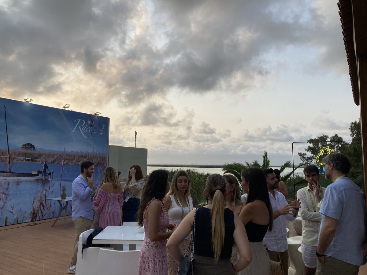booster_HR's tweet photo. Arranca la dinámica en grupo en #FreshSunset 🍍 https://t.co/0NSFlvhL0l