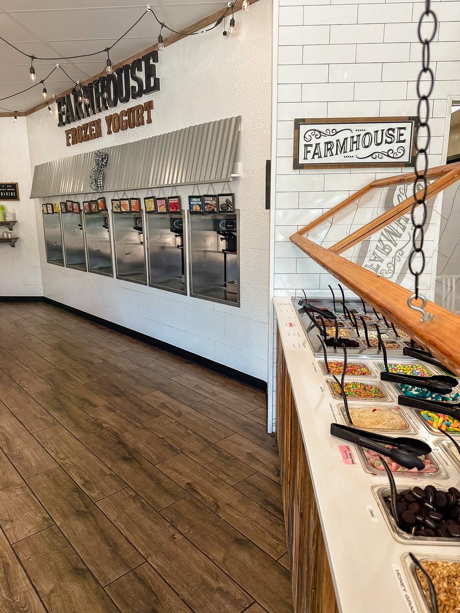 FarmhouseFrozen's tweet photo. These hot summer days call for some Farmhouse Frozen Yogurt! It is definitely the best way to cool down in our opinion😋🍦 https://t.co/PlYqXFGpfs