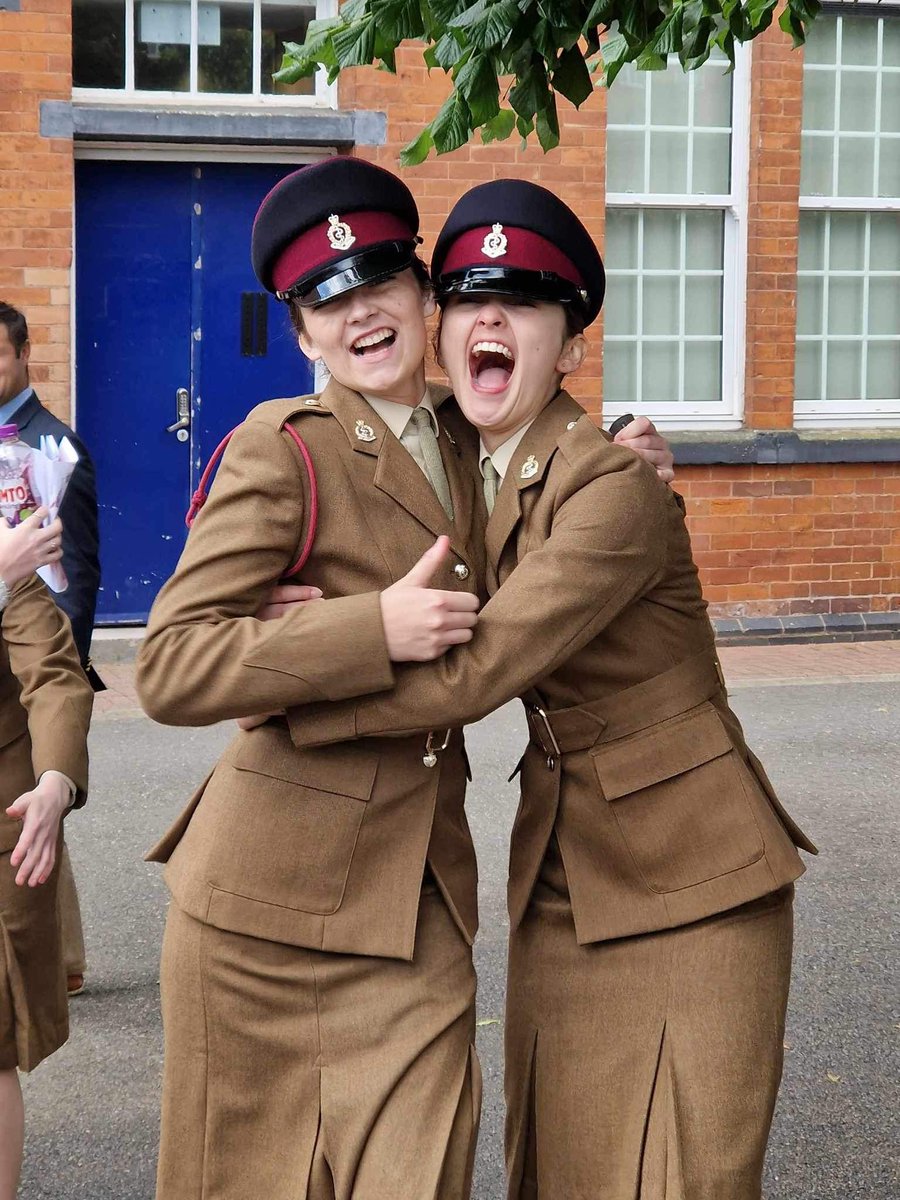 carolcatt64's tweet photo. We are very proud grandparents Erin had her graduation parade today (combat medic) 🥰🥰🥰 https://t.co/XwSEcqXMgl